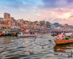 2411_2310_Early20Boat20in20Varansi